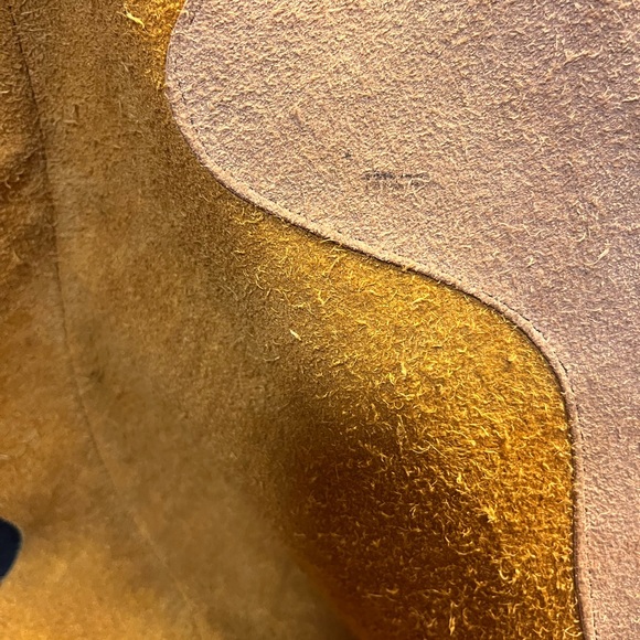 Beautiful Leather Poncho - Picture 12 of 13